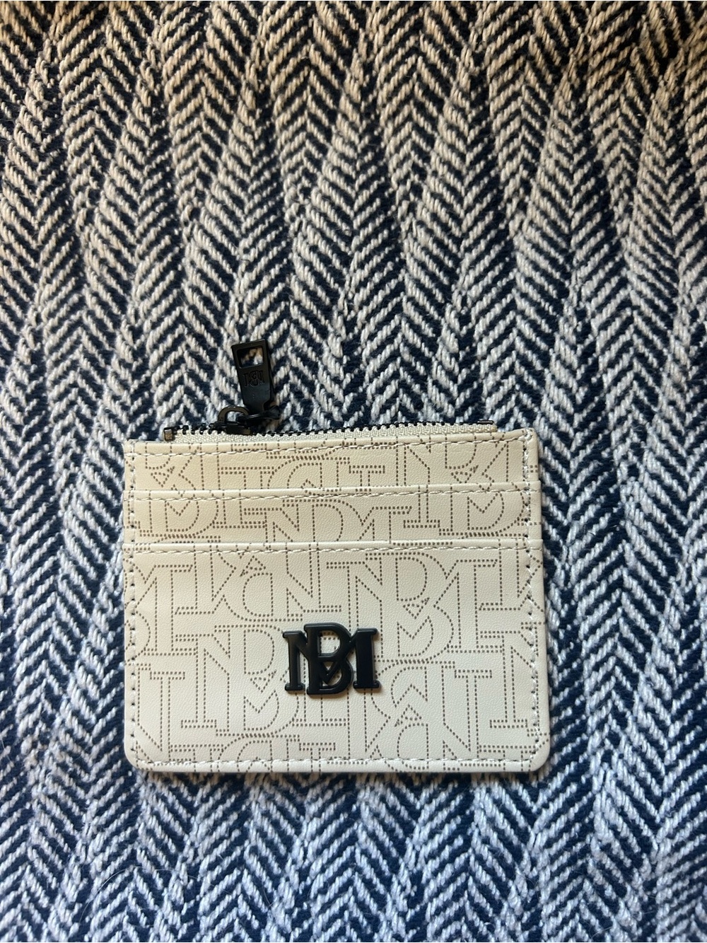 Badgley Mischka Cream Card Holder Zipper Wallet
